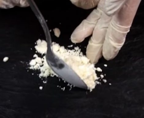 molecular gastronomy at home liquid to powder spoon serving