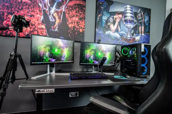 dual monitor gaming desk setup for live streaming on twitch yinzbuy
