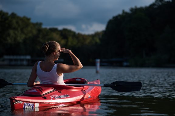 what to wear when kayaking sunglasses for glare off the water