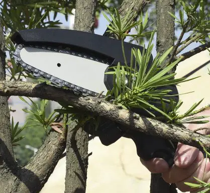 mini pruning saw perfect for chopping tree limbs