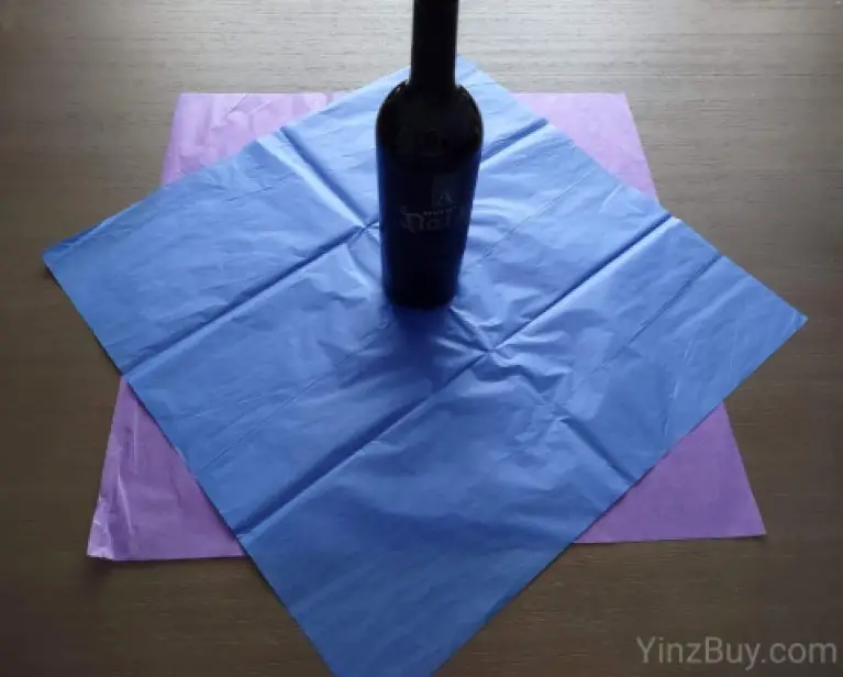 how-to-put-tissue-paper-in-a-wine-gift-bag-in-7-easy-steps-yinz-buy