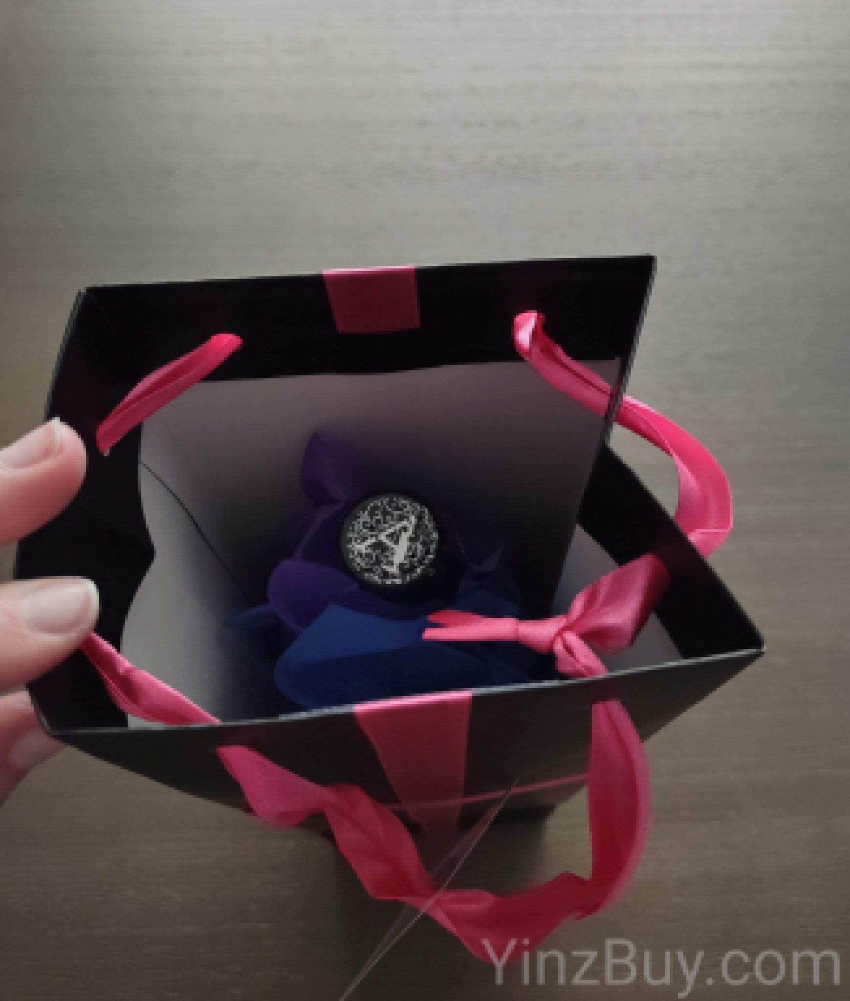 How To Put Tissue Paper In A Wine Gift Bag In 7 Easy Steps Yinz Buy